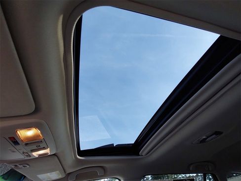 Used 2016 Subaru Outback 3.6R Limited image 26