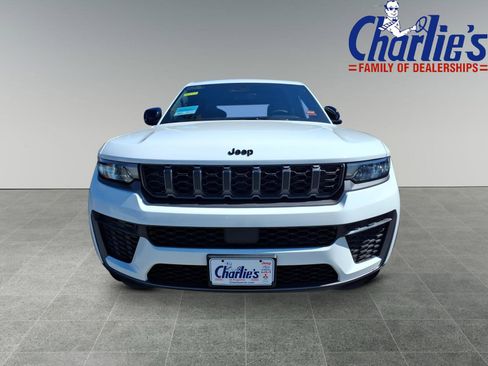 New 2026 Jeep Grand Cherokee Altitude AWD/4WD image 2