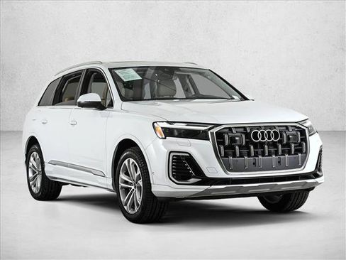 Certified 2025 Audi Q7 3.0T Premium Plus image 3