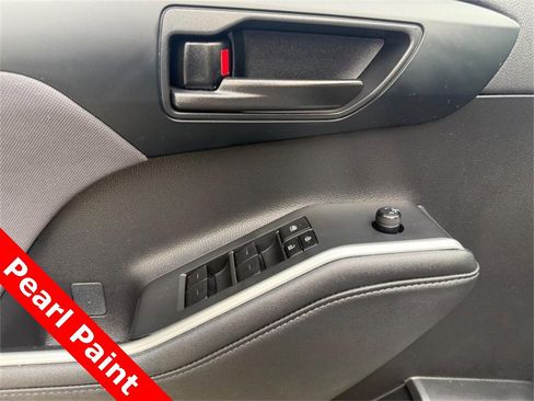 Used 2023 Toyota Highlander L image 21
