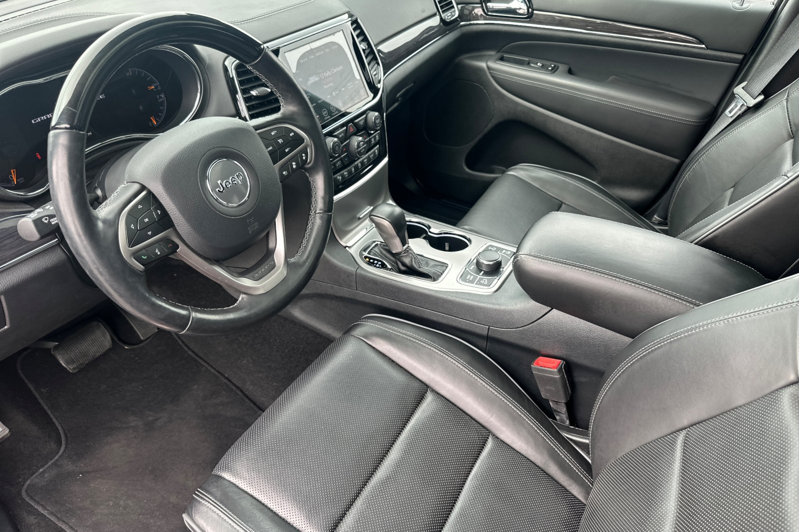 Used 2020 Jeep Grand Cherokee Overland AWD/4WD image 10