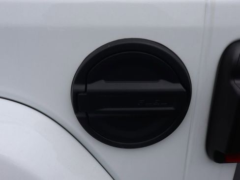 Used 2024 Jeep Wrangler Sahara image 25