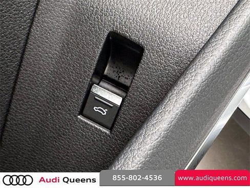 Used 2024 Audi Q8 e-tron Premium Plus image 21
