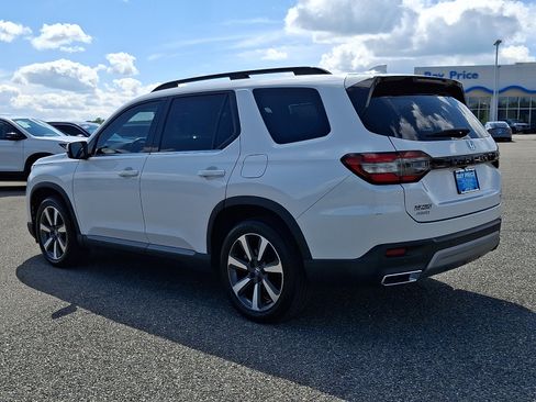 Used 2024 Honda Pilot Touring image 5