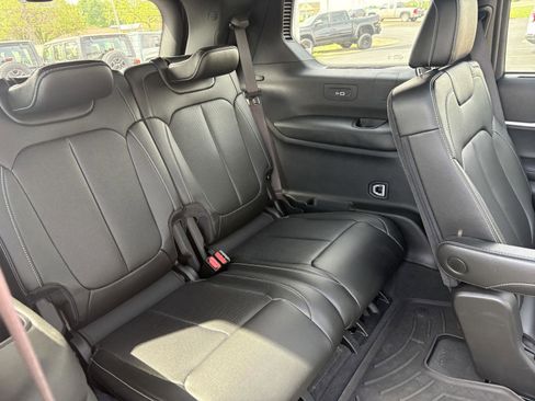 Used 2024 Jeep Grand Cherokee L Limited w/ Luxury Tech Group II AWD/4WD image 13