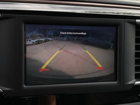 Used 2023 Chrysler Voyager LX FWD image 18