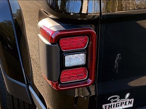 New 2025 Jeep Gladiator Sport image 23