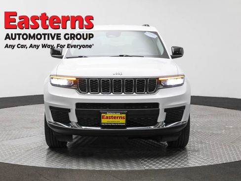 Used 2023 Jeep Grand Cherokee L Laredo image 2