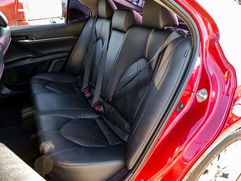 Used 2018 Toyota Camry XLE image 43