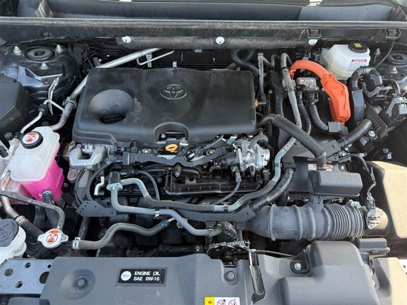 Used 2023 Toyota RAV4 LE AWD/4WD image 25