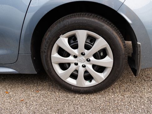 Used 2025 Toyota Corolla LE image 13