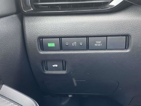 Used 2023 Nissan Sentra SV FWD image 18