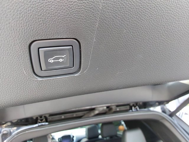 Used 2023 Chevrolet Traverse RS w/ LPO, Floor Liner Package AWD/4WD image 10