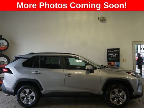 Used 2023 Toyota RAV4 XLE AWD/4WD image 2