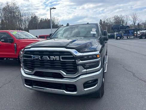 Used 2025 RAM 2500 Big Horn AWD/4WD image 4