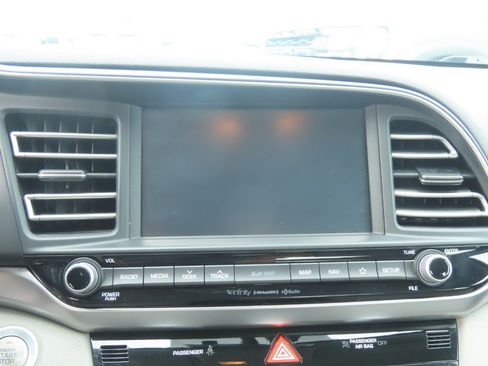 Used 2020 Hyundai Elantra Limited w/ Ultimate Package 03 FWD image 28