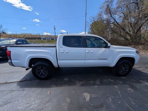 Certified 2023 Toyota Tacoma SR5 AWD/4WD image 9