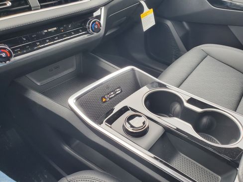 New 2026 Chevrolet Equinox LT w/ Convenience Package II FWD image 22