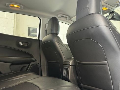 Used 2018 Jeep Compass Latitude w/ Popular Equipment Group FWD image 7