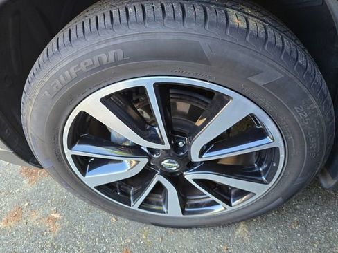 Used 2018 Nissan Rogue SL w/ Premium Package AWD/4WD image 4