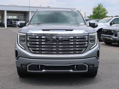 Used 2024 GMC Sierra 1500 Denali AWD/4WD image 3