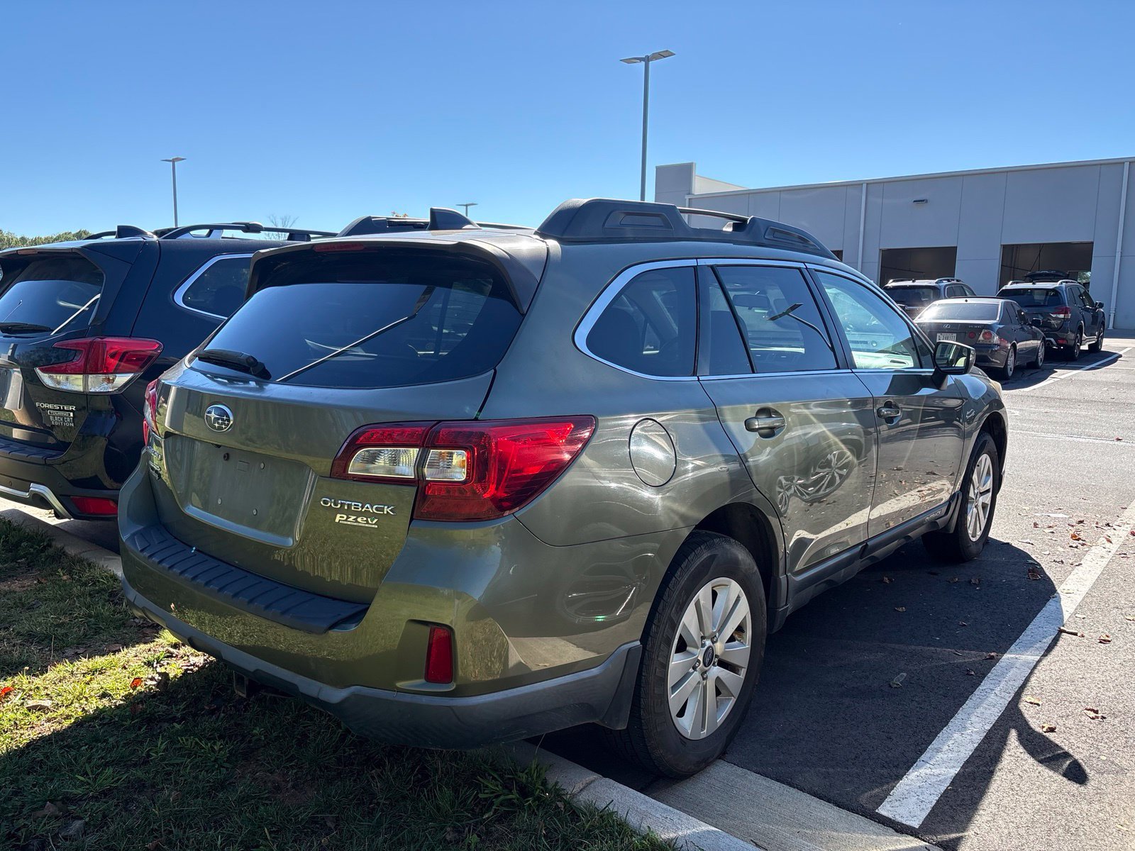 Used 2017 Subaru Outback 2.5i Premium AWD/4WD image 6