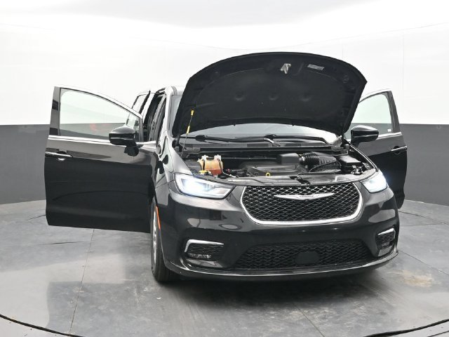 Used 2025 Chrysler Pacifica Select FWD image 62