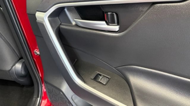 Used 2025 Toyota RAV4 XLE FWD image 27
