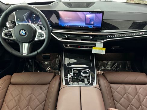 New 2026 BMW X7 xDrive40i w/ M Sport Package AWD/4WD image 15