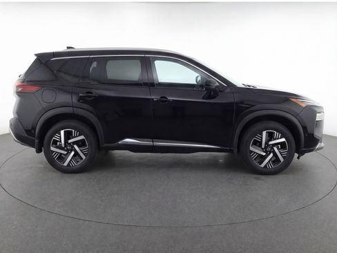 Used 2025 Nissan Kicks SV image 11