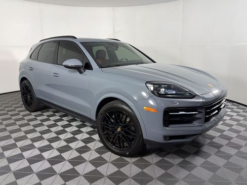 Used 2024 Porsche Cayenne AWD/4WD image 7