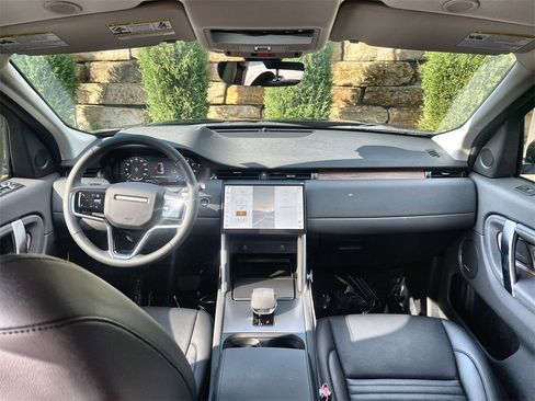 Used 2025 Land Rover Discovery Sport S image 12
