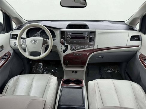 Used 2013 Toyota Sienna XLE FWD image 15