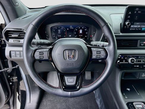 Certified 2025 Honda Pilot Black Edition image 13
