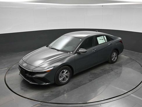 New 2026 Hyundai Elantra SE FWD image 26