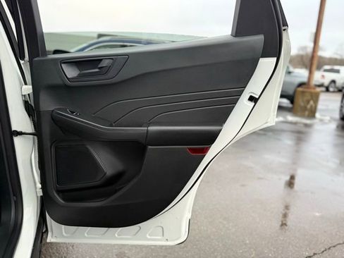 Certified 2022 Ford Escape SE w/ Cold Weather Package image 18