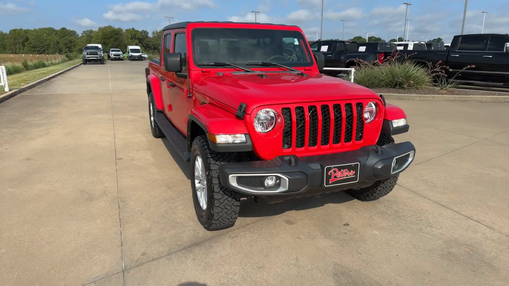Used 2023 Jeep Gladiator Sport AWD/4WD image 2