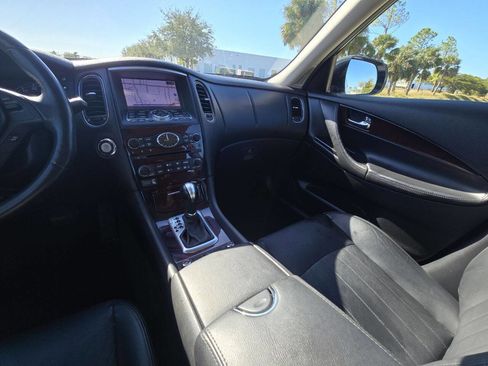 Used 2017 INFINITI QX50 2WD w/ Premium Plus Package image 16