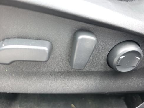 Used 2020 Subaru Forester Premium AWD/4WD image 6