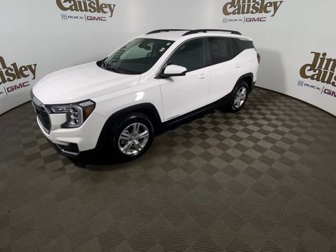 Certified 2023 GMC Terrain SLE w/ Driver Convenience Package FWD image 4