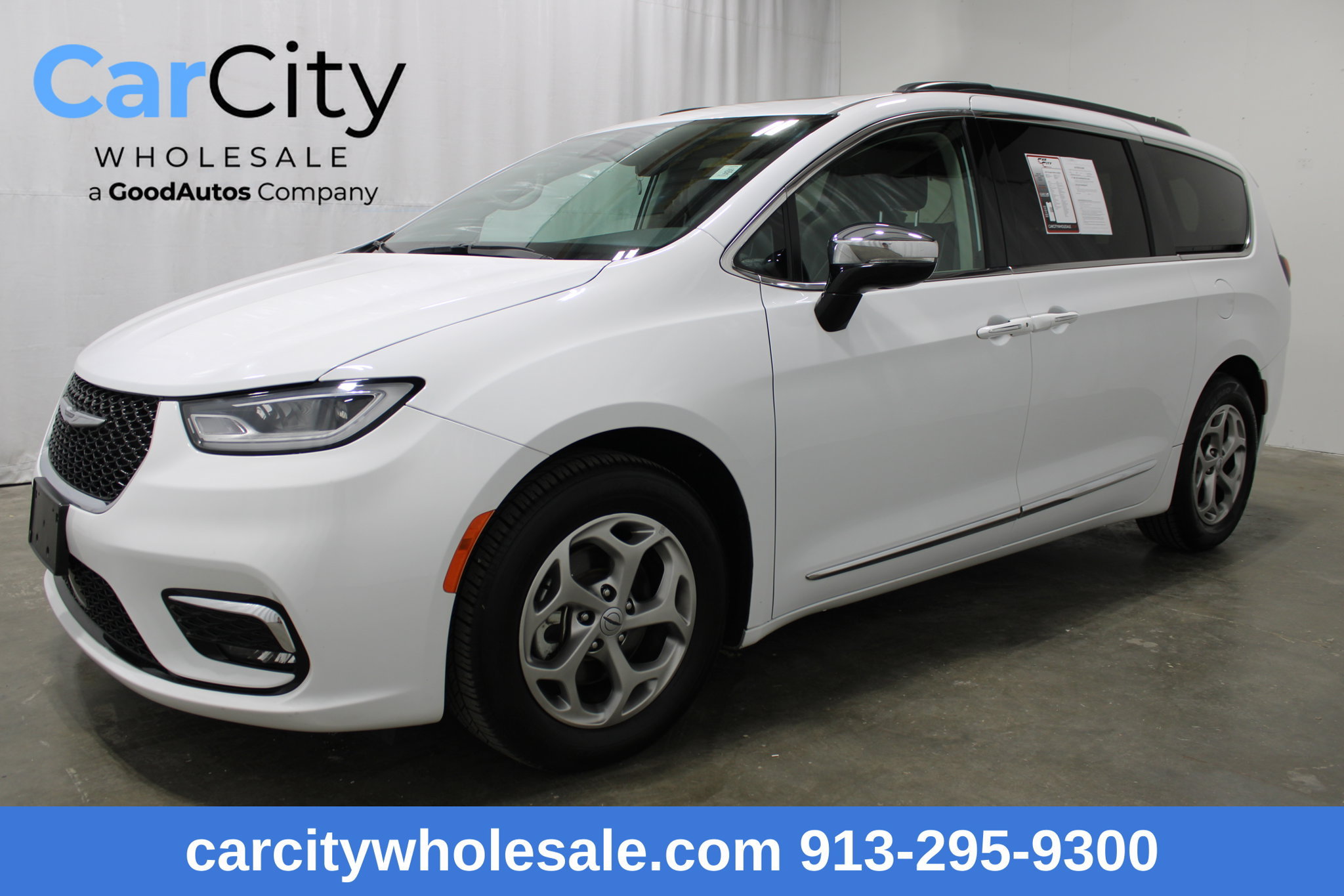 Used 2023 Chrysler Pacifica Limited FWD image 1