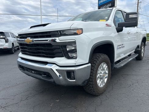 Used 2024 Chevrolet Silverado 2500 LT AWD/4WD image 1