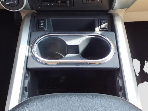 Used 2019 Nissan Titan SV w/ SV Convenience Package AWD/4WD image 21
