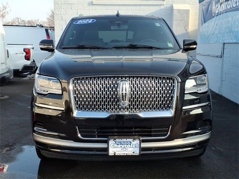 Used 2024 Lincoln Navigator L 4WD image 2