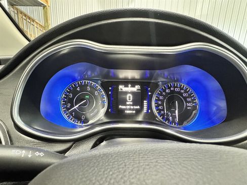 Used 2015 Chrysler 200 Limited w/ Convenience Group FWD image 6