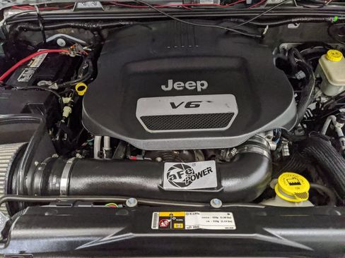 Used 2014 Jeep Wrangler Unlimited Rubicon w/ Dual Top Group AWD/4WD image 22