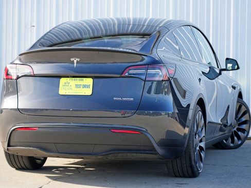 Used 2024 Tesla Model Y Performance image 5