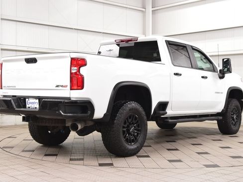 Used 2024 Chevrolet Silverado 2500 ZR2 w/ Technology Package AWD/4WD image 8