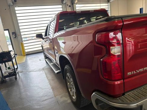 Used 2022 Chevrolet Silverado 1500 LT AWD/4WD image 12