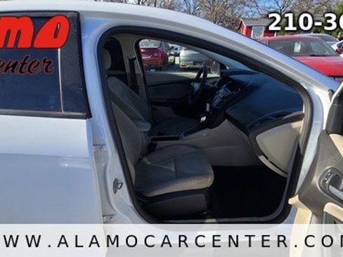 Used 2017 Ford Focus SE image 12